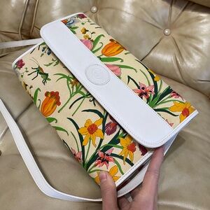 Gucci EUC Large Vintage Flora Shoulder Bag COA Floral Print Canvas